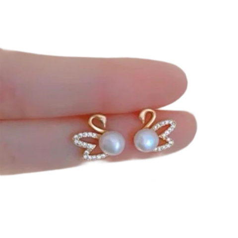 Elegant Gold Swan Pearl Stud Earrings – Zircon-Encrusted Swan Motif Earrings – Dainty Animal-Inspired Jewelry for Women