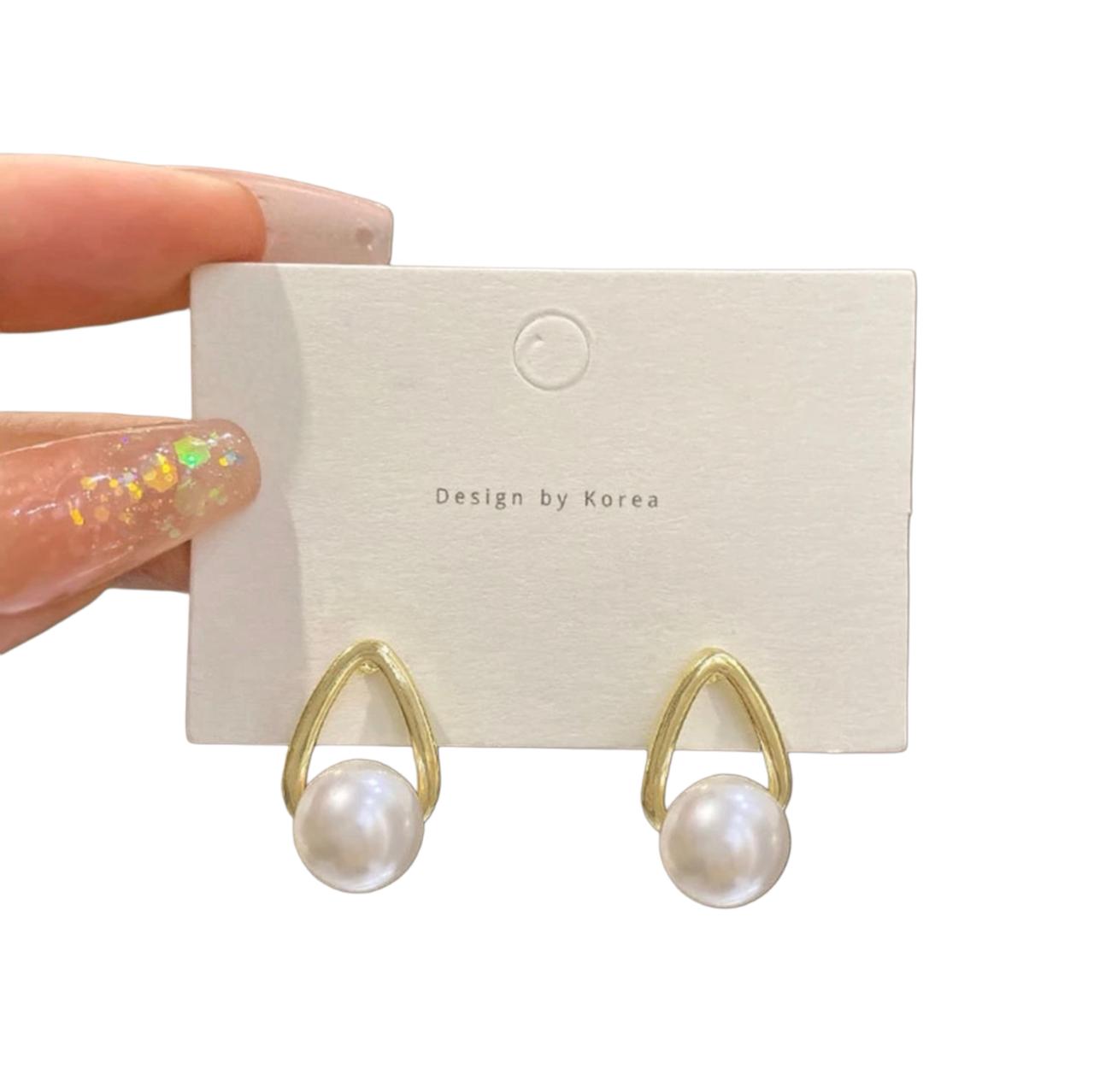 Minimalist Gold Teardrop Pearl Stud Earrings – Korean Style Dainty Geometric Jewelry
