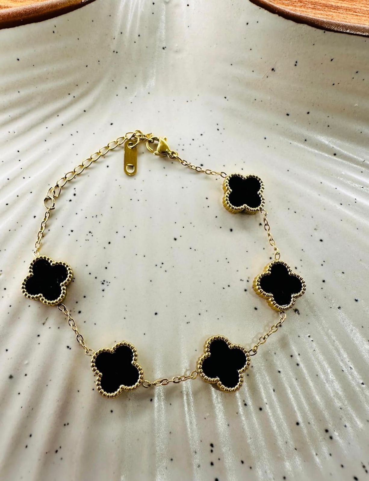 18K Gold Plated Black 5-Motif Clover Bracelet – Elegant Stainless Steel Four-Leaf Lucky Clover Jewelry for Women - Image 2
