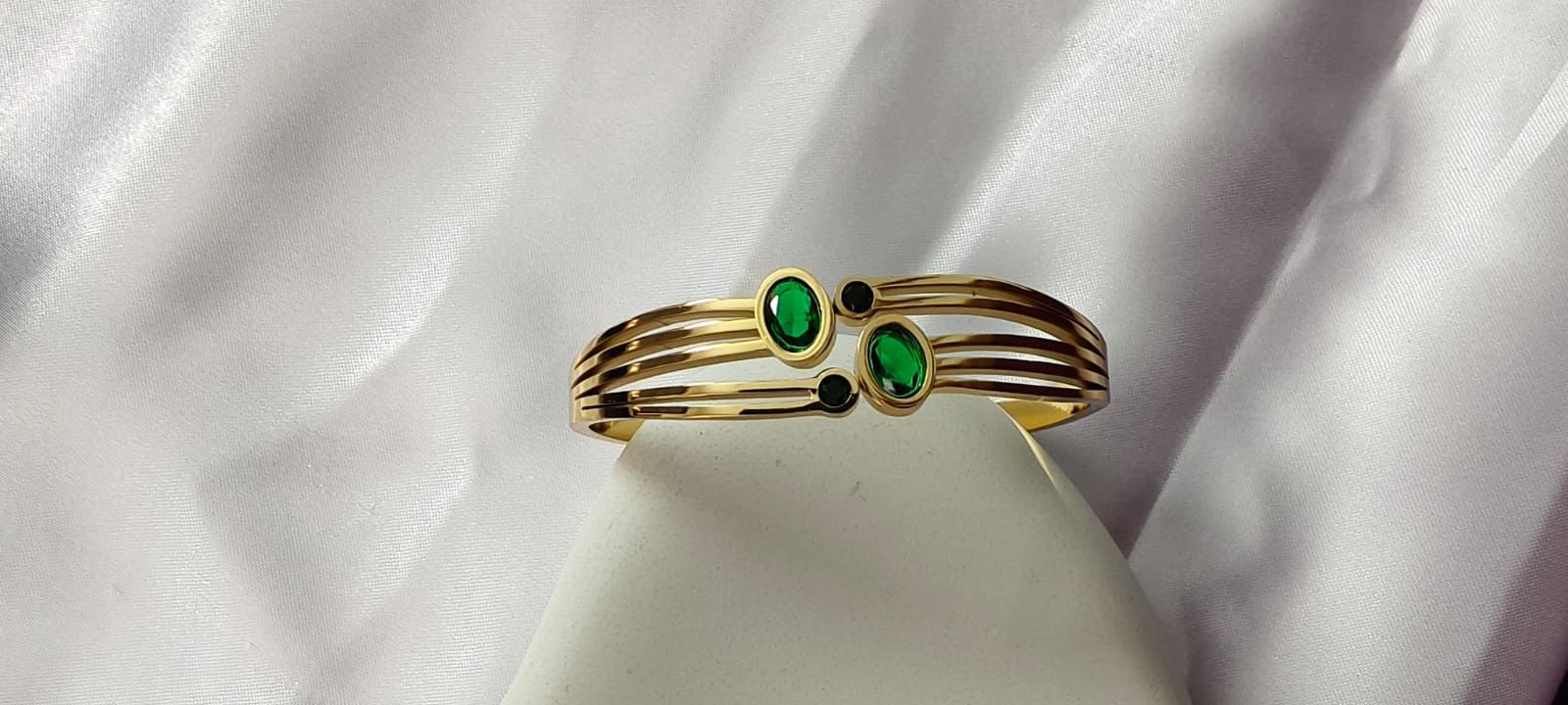 Luxury 18K Gold Plated Multi-Strand Bangle with Emerald Green Crystals – Elegant Dual-Stone Open Cuff Bracelet for Women